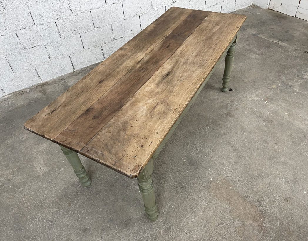 ancienne-table-de-ferme-en-noyer-pieds-tournés-patine-vert-amande-mobilier-vintage-5francs-4
