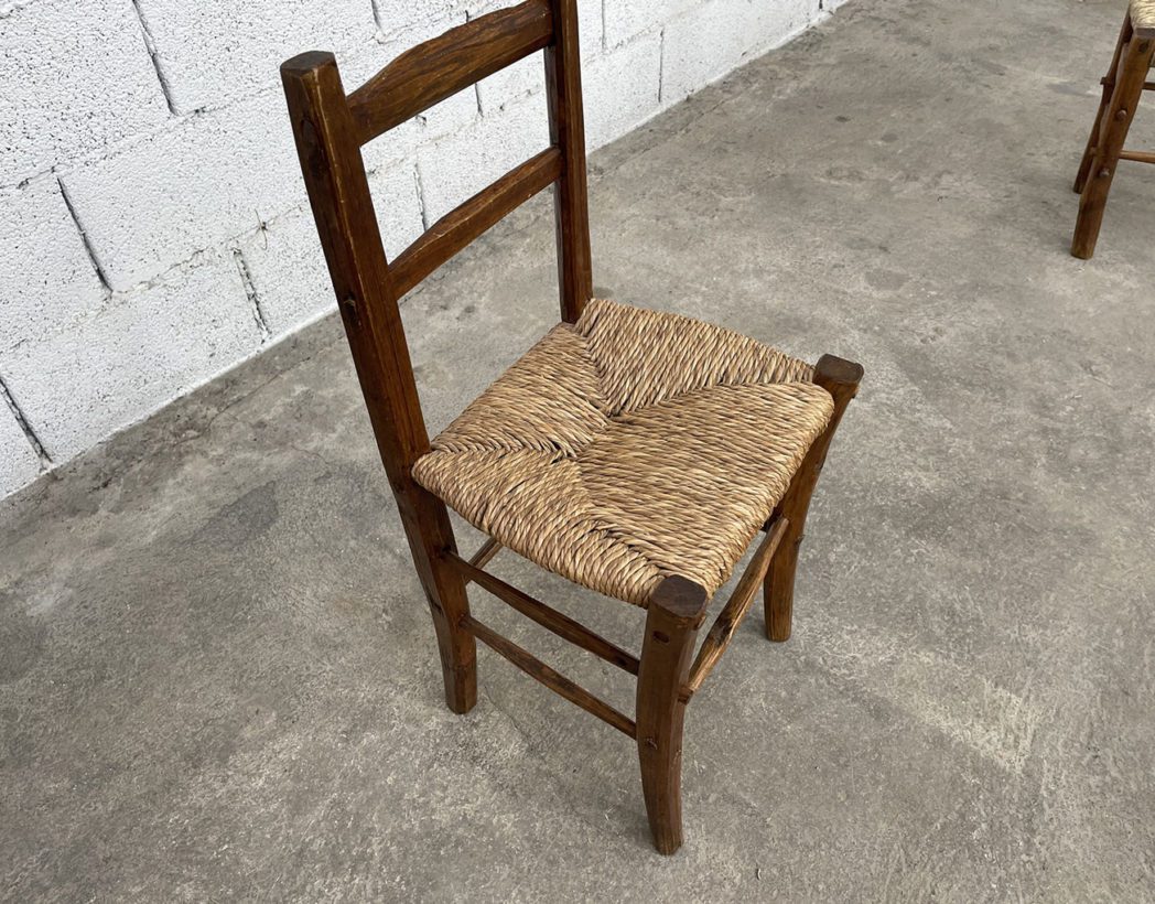 serie-6-anciennes-chaises-primitives-art-pop-annees1900-bois-chene-paille-chaises-ferme-rustique-vintage-5francs-6