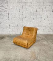 ancienne-chauffeuse-ancien-fauteuil-togo-cuir-cognac-camel-ligne-roset-vintage-5francs-1