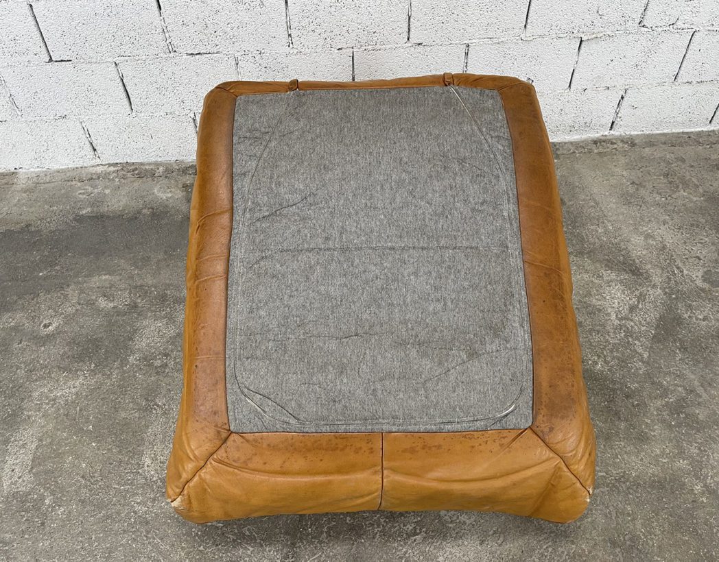 ancienne-chauffeuse-ancien-fauteuil-togo-cuir-cognac-camel-ligne-roset-vintage-5francs-9