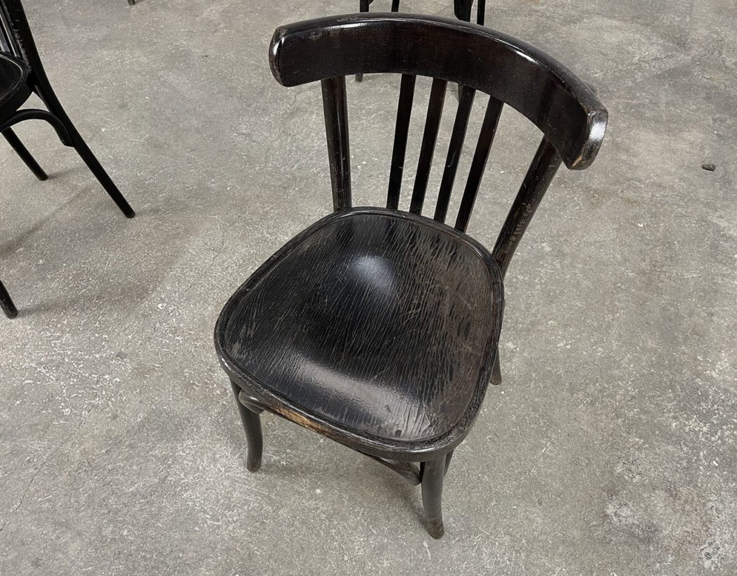 anciennes-chaises -bistrot-esprit-baumann-patine-noire-vintage-5francs-5