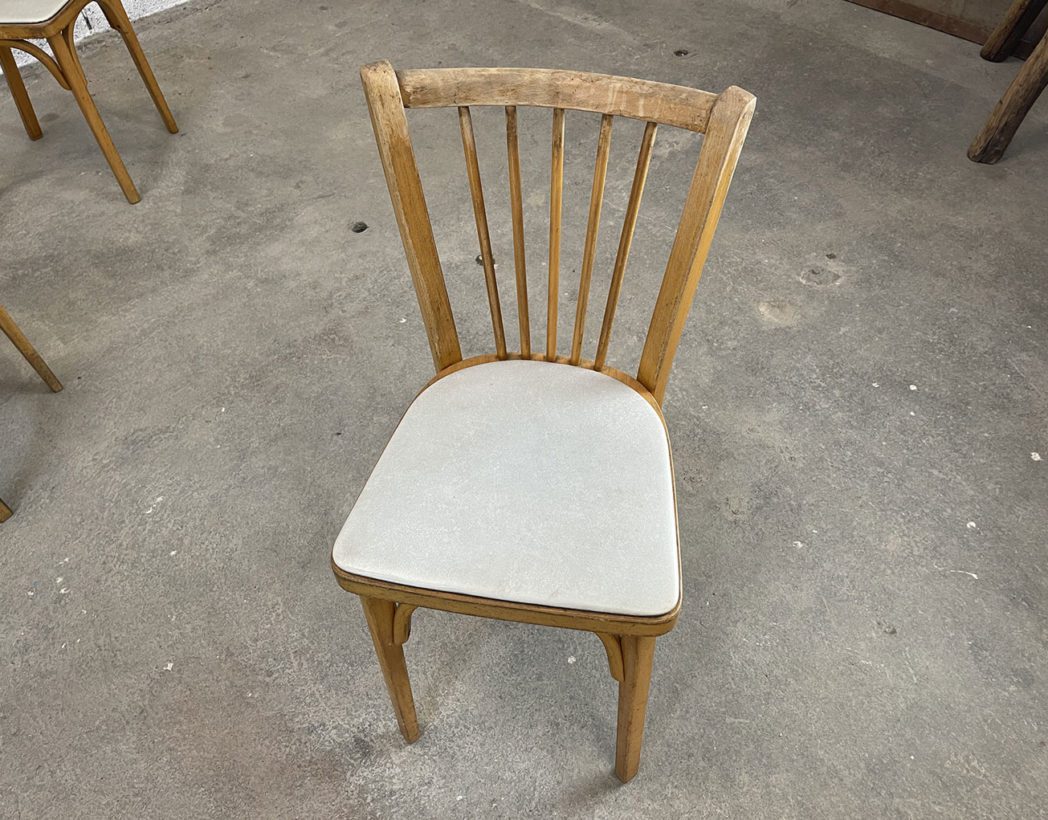 ensemble-34-anciennes-chaises-bistrot-baumann-assise-simili-cuir-vintage-5francs-4