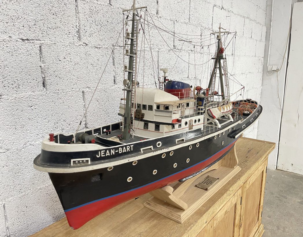 ancienne-maquette-bateau-jean-bart-vintage-5francs-4