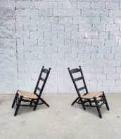 paire-fauteuils-primitifs-bascule-arriere-assise-paille-campagne-patine-noire-5francs-1