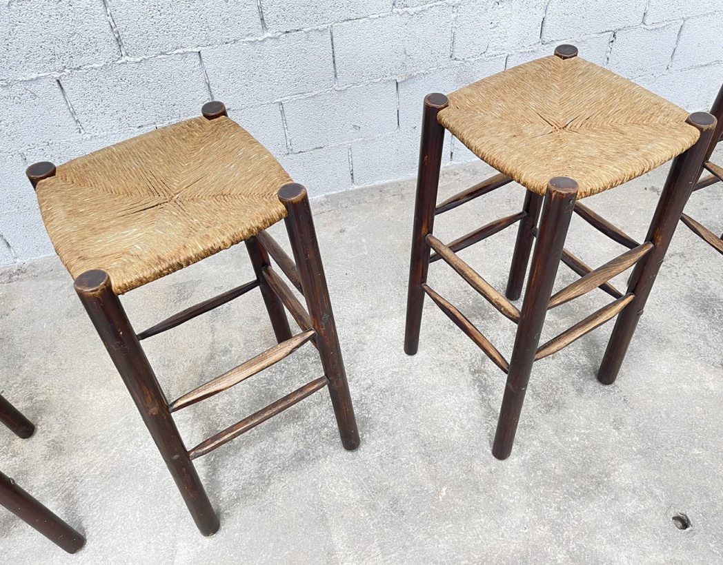 set-4-anciens-tabourets-hauts-de-bar-paille-charlotte-perriand-vintage-5francs-4 - Copie