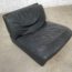 ancienne-chauffeuse-cuir-vintage-ligne-roset-5francs-3