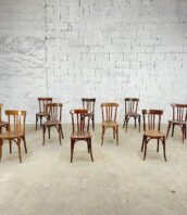 serie-lot-22-anciennes-chaises-bistrot-brasserie-dossier-barreaux-baumann-vintage-5francs-1