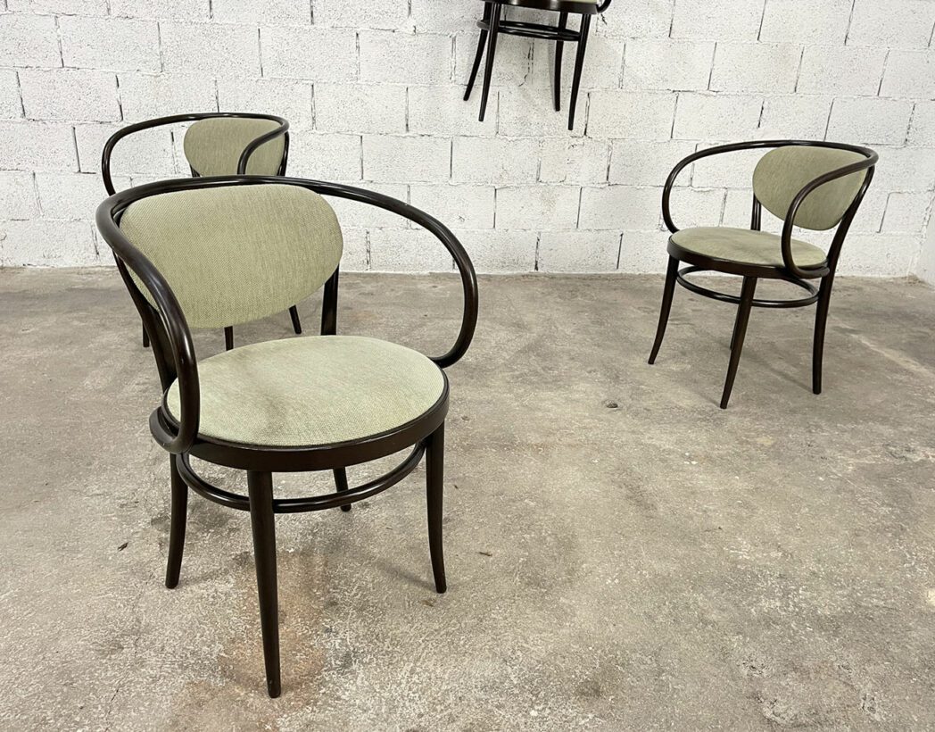 lot-anciens-fauteuils-chaises-thonet-modele-210-mobilier-vintage-5francs-3