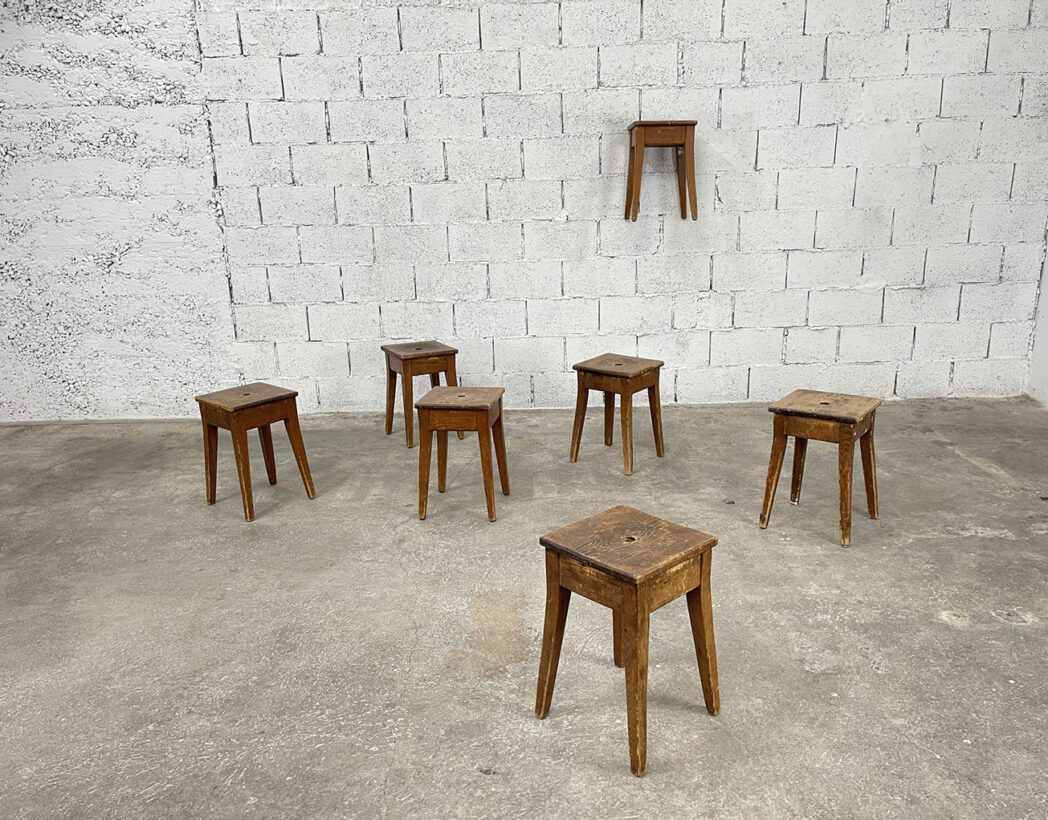 lot-sept-anciens-petits-tabourets-atelier-bois-boheme-vintage-5francs-2