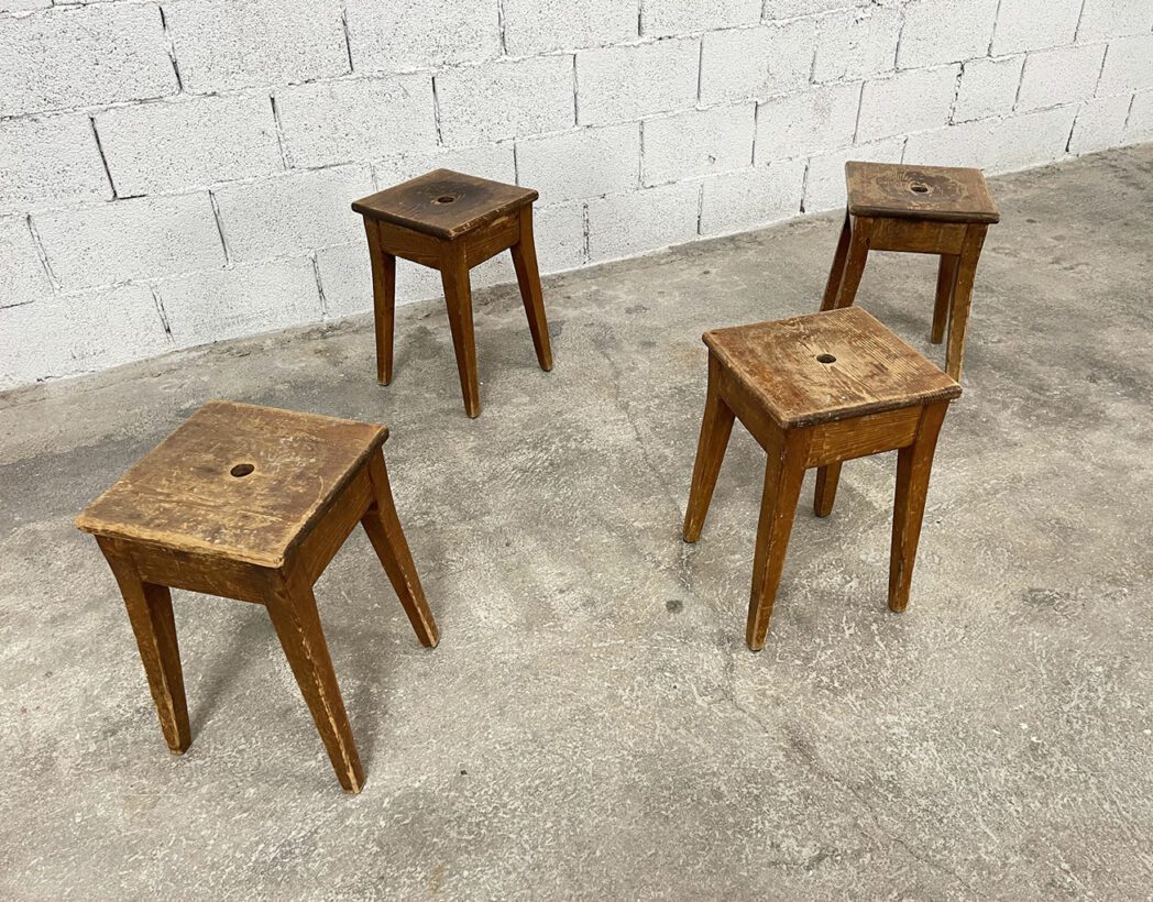 lot-sept-anciens-petits-tabourets-atelier-bois-boheme-vintage-5francs-2