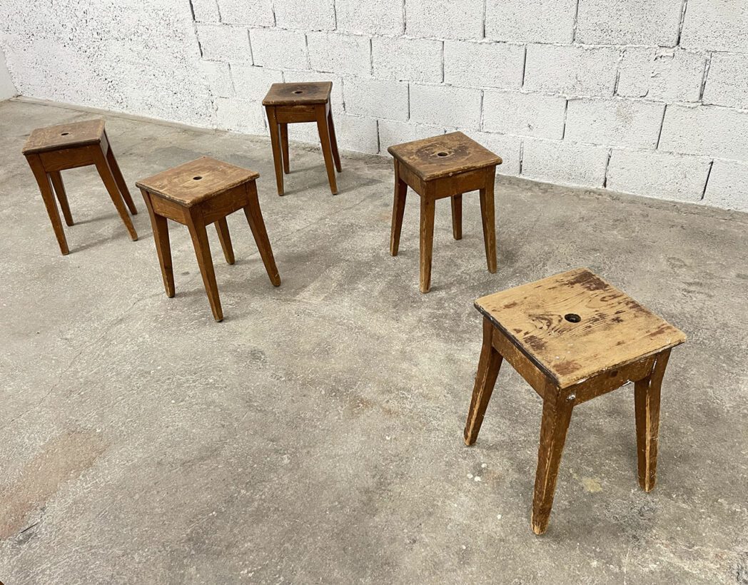 lot-sept-anciens-petits-tabourets-atelier-bois-boheme-vintage-5francs-6