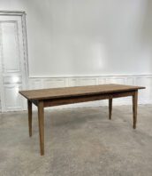 table ferme pieds fuseaux marronier mobilier vintage 5francs 4 172x198 - Table 1900 en marronnier "Saint-Gervais"