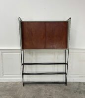 etagere vintage porte coulissante metal noir 70 5francs 5 172x198 - Etagère vintage en métal et bois