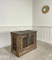 coffre bois gothique 19e antiquite 5francs 1 172x198 - Coffre 19ème en chêne style néogothique