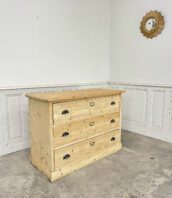 Commode en sapin à poignées coquilles commode vintage bois annees 1940 farmhouse 5Francs 2 172x198 - Commode en sapin à poignées coquilles