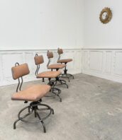 chaises atelier 1950 reglables 5francs 1 172x198 - Quatre chaises d'atelier 1950