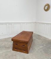 cheval arcon cuir vintage banquette 5Francs 11 172x198 - Cheval d'arçon 1950 en bois massif et cuir