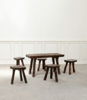ensemble table basse tabourets brutaliste pin noirci 1960 5Francs 1 172x198 - Ensemble table basse et tabourets brutaliste en pin noirci 1960